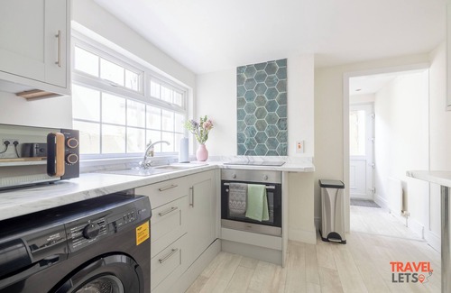Londonderry House | Derry City, Northern Ireland - Primrose, 6 Guests - Derry (Tourists, Contractors, Relocation)