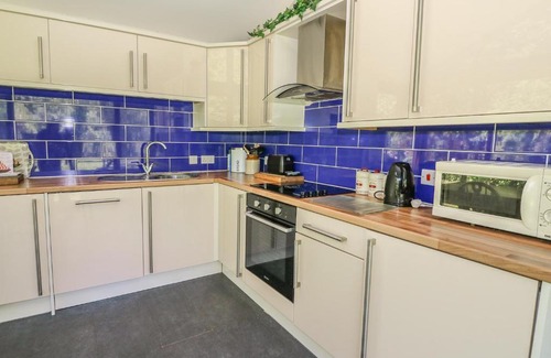 Whitland House | Derry Cottage