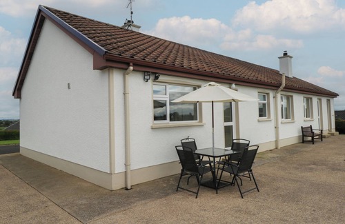 Enniskillen House | DERRYALLEN VIEW, pet friendly, with open fire in Enniskillen