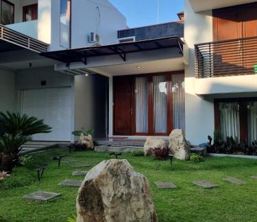 Klojen Villa | Derumah 35 Villa