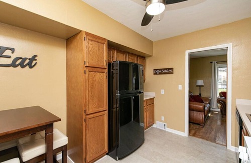 Urbandale House | Des Moines Relaxing Haven Getaway