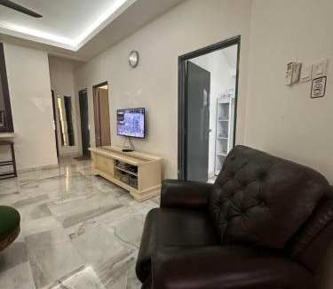 Bandar Tun Razak Apartment | Desa Damai Homestay fully air cond and self check in #7 pax