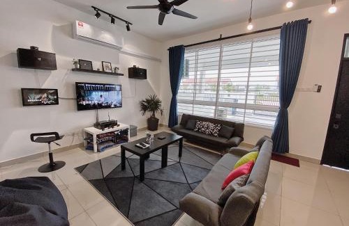 Muar House | Desaru Vacation Home KTV-BBQ-Netlfix-Games Near WaterPark