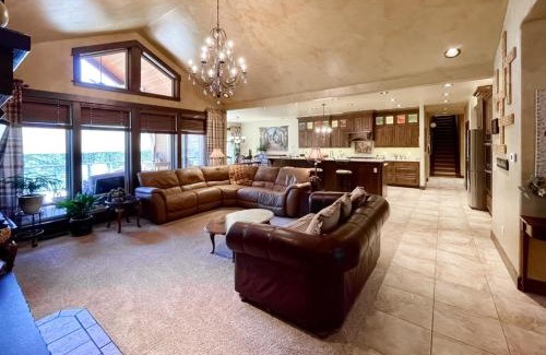 Oregon Water Wonderland House | Deschutes Daydream