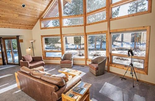 Three Rivers House | Deschutes Riverfront Home - Meredith Lodging