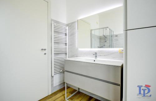 Desenzano del Garda City Centre Apartment | DesenzanoLoft Official Partner Homes & Villas by Marriott Bonvoy - Palazzo Visconti Luxury Suite