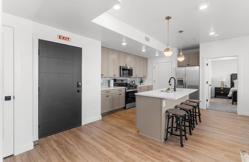 Green Springs Condo | Desert Breeze Retreat l Cozy Escape for Families