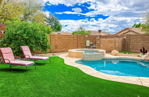 Apache Junction House | Desert charmer with enclosed yard, heated pool, smart TVs, W/D, & full kitchen