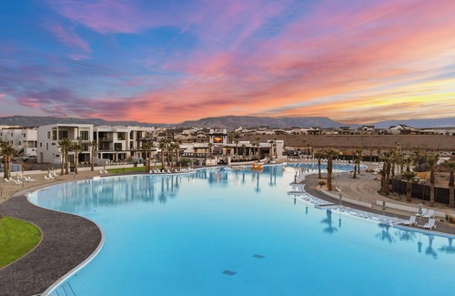 St. George House | Desert Color Lake House: Desert Color Lagoon + Beaches