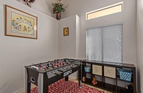 Chandler House | Desert Dame CHIC Family Retreat FREE POOL HEAT!