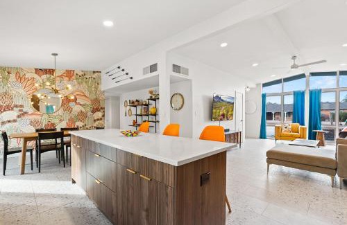 Town And Country Scottsdale House | Desert Dream - Old Town Mid-Century Modern - Heated Pool