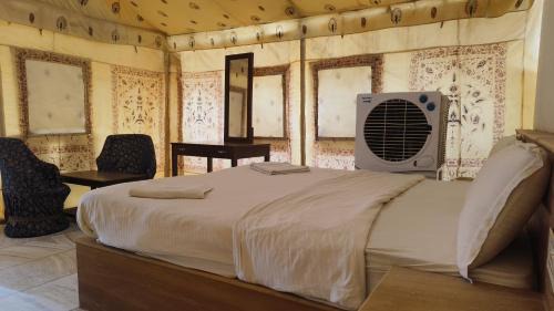 Kanoi Resort | Desert explain camp