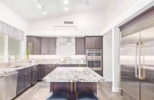 Mesa House | Desert Getaway | Heated Pool, Mini Golf & Games