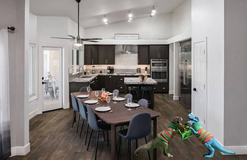 Mesa House | Desert Getaway | Heated Pool, Mini Golf & Games