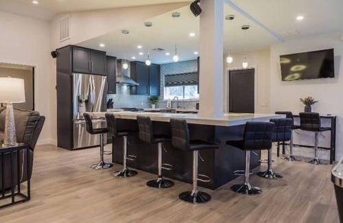 San Tan Valley House | Desert getaway retreat, pool, spa, billiards, bbq