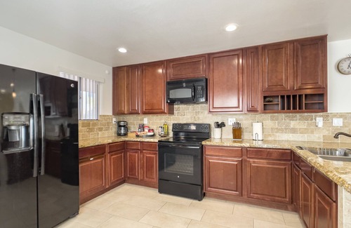 North Mountain House | Desert Getaway w/Stunning Views, Firepit, & Extra Kitchenette!