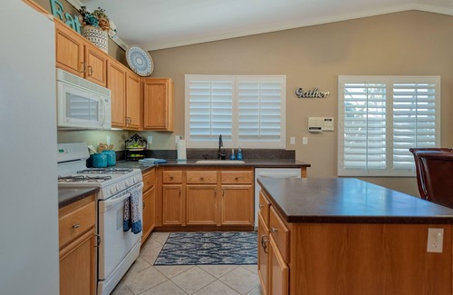 La Quinta House | Desert Getaway with Private Saltwater Pool and Hot Tub