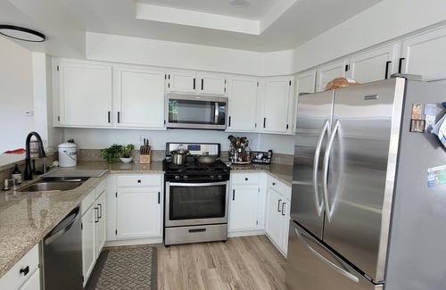 Wildomar House | Desert Oasis centrally located-3bds/3baths, pool house with piano.