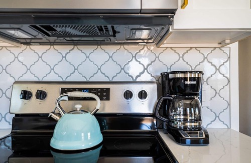 Joshua Tree House | Desert Oasis Home, Close to JT Park W/Hot Tub, Fire Pit, Climbing Wall.