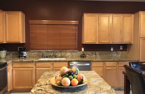 Sunrise House | Desert Oasis! Huge yard with pool, NFL, NASCAR, Golf & more in 15 min or less!