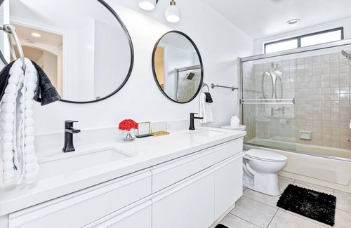 Palm Springs Condo | Desert Oasis on private golf course, steps to pool & hot tub - tennis & spa