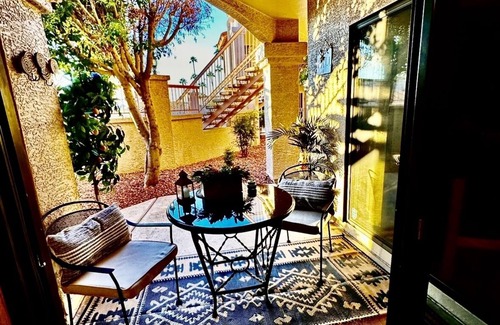 Greenway Palms Condo | Desert Oasis!