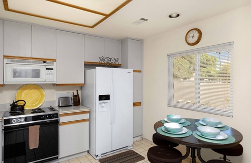 Palm Springs Bed & Breakfast | Desert Princess Cc And Resort, On Golf Course, W/Mountain Views