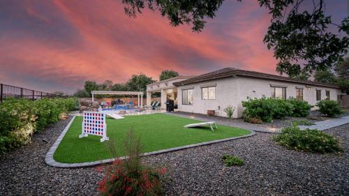 Queenland Manor House | Desert Queen Queen Creek