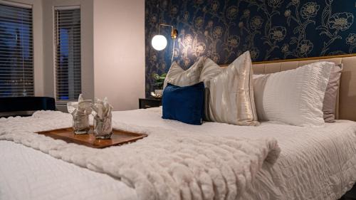 Queenland Manor House | Desert Queen Queen Creek