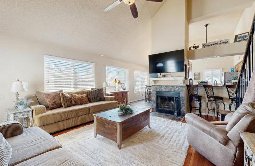 Rose Garden Place House | Desert Radiance