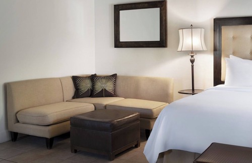 Borrego Springs Hotel | Desert Resort Haven: Elegant Dining, Multiple Pools & Pet-Friendly Spaces