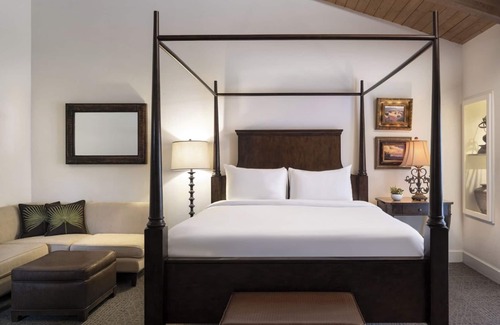 Borrego Springs Hotel | Desert Resort Haven: Elegant Dining, Multiple Pools & Pet-Friendly Spaces