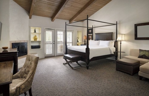 Borrego Springs Hotel | Desert Resort Haven: Elegant Dining, Multiple Pools & Pet-Friendly Spaces