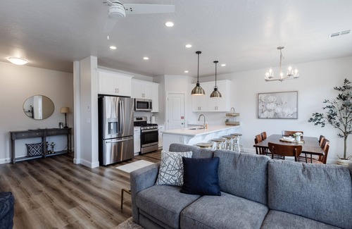 Washington House | Desert Riviera | Prime Location For Adventure! | 3 Bedroom, 3.5 Bathroom | Escondido Community