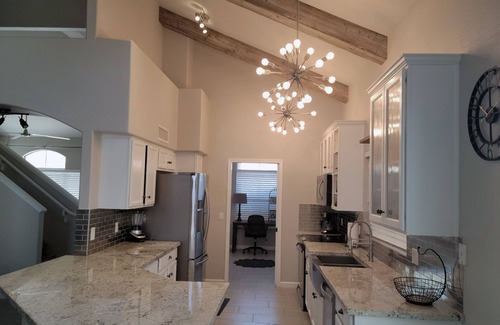 Estrella Mountain Ranch House | Desert Shadows Retreat-Pet Friendly Walk to Pickleball~ Budget Friendly!