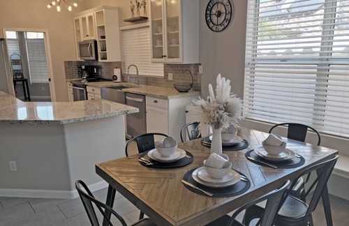 Estrella Mountain Ranch House | Desert Shadows Retreat-Pet Friendly Walk to Pickleball~ Budget Friendly!