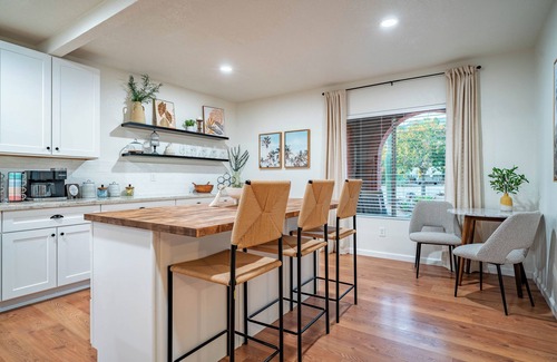 Tanque Verde House | Desert Skies - Beautiful private Tucson home with great mountain views & pool