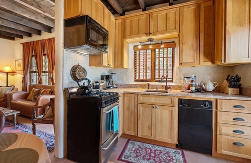 Downtown Santa Fe House | Desert Sky- Sweet Retreat, Across from the Santa Fe River in The Rail Yard District
