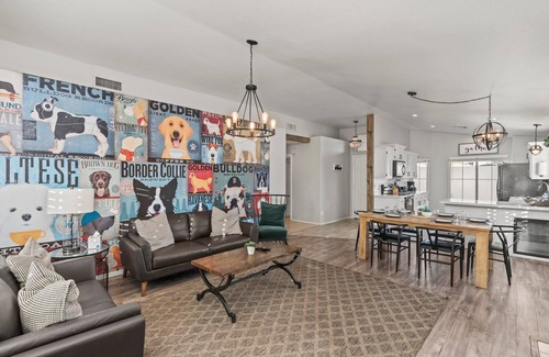 Chandler House | Desert Tails! Most pet friendly. Pool & fire pit.