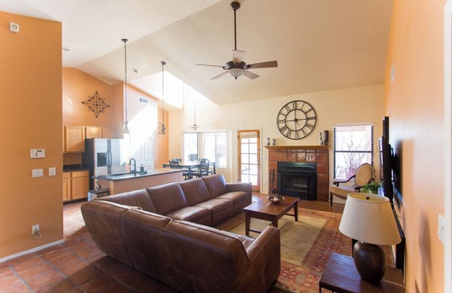 Desert View Village House | DESERT VIEWS, CLOSE TO GOLF, DINING,