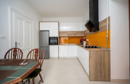 Old Town Apartment | Design 2BDR Apartment- Main Street