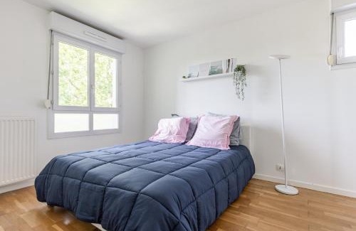 Petit Nanterre Apartment | Design 3 bedrooms appartment, near Champs Elysees