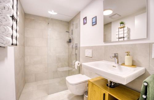 Scheyern Apartment | Design Apartment Bavaria - Küche, Smart-TV & Mehr