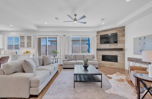 Sahuarita House | Design Dream/4 BR 3 BA/Garage/View/Upscale