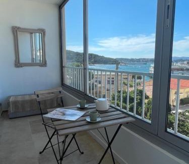 Saint-Mandrier-sur-Mer Apartment | Design T3 vue mer et montagne 2 Chambres 3mn de la plage Fibre Clim