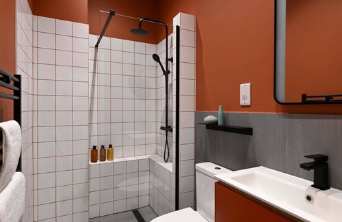 Angel Apartment | Designed Ensuite Bedroom Unit Close to Angel Stn