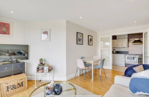 Sands End Apartment | Designer 1 Bed Flat with Thames View from Balcony