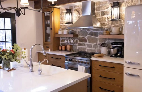 Sugarloaf Cabin | Designer 2-bedroom charming cottage cabin in Big Bear with Hot tub near village