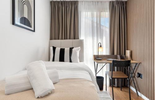 Coppetts Apartment | Designer 2BR Apartment, Superking Bed, Near Central London