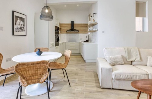 Sliema Apartment | Designer 2BR home in the heart of Sliema w/WIFI